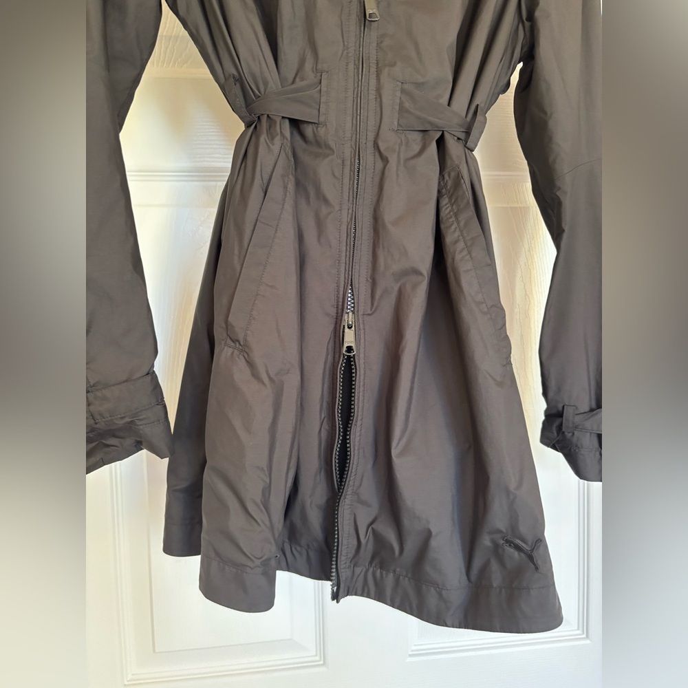 EUC puma Black fit & Flare Silhouette Windbreaker in Size Large - Picture 5 of 9